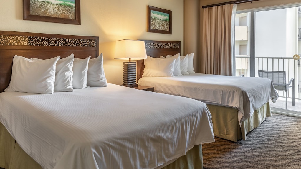 club wyndham at waikiki beach walk