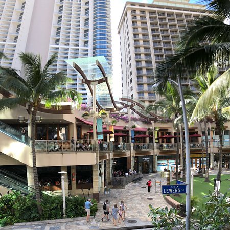 club wyndham at waikiki beach walk